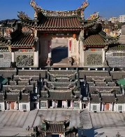 价值十亿的非法建筑，一夜之间被拆掉，房主的身份曝光，官方媒体：一点不冤