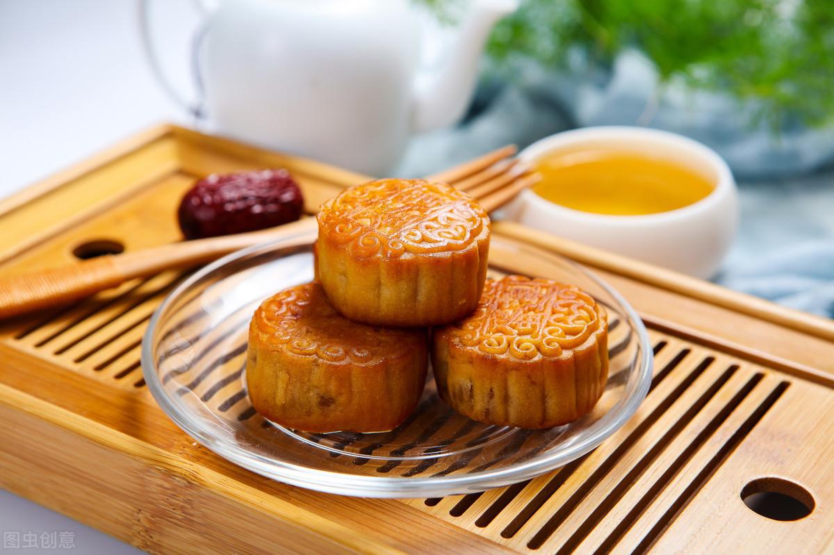 中秋食月：一枚月饼里的千年故事与文化传承（月饼的来历详细解读）