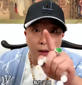 黑胖东来的那个“柴怼怼”，网络红人，被捕 胖东来 柴怼怼 柴怼怼被逮捕 第1张