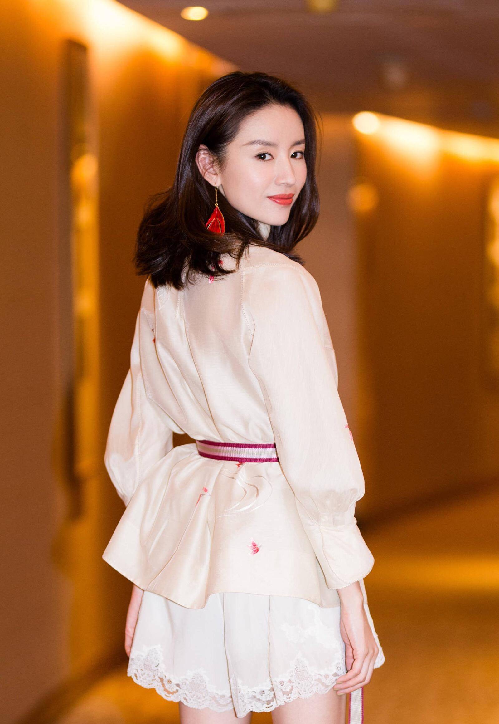 女明星年轻时光芒万丈绝世容颜,如今却难逃岁月的摧残! 大千世界 第4张 女明星年轻时光芒万丈绝世容颜,如今却难逃岁月的摧残! 大千世界 第4张