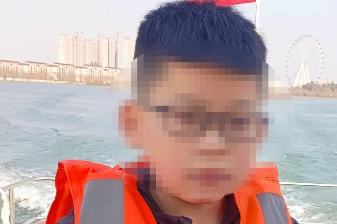 10岁男童因玩耍被撞遭确诊患有多个脏器被摘除，医院对此展开调查