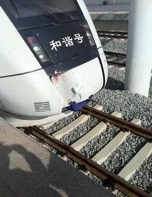 11条生命，换不来“提前几分钟”？动车撞车事件，太扎心了