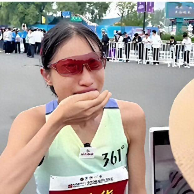 院方就“跑得最快的女护士”被罚：事实属实，6个月内不能评先。