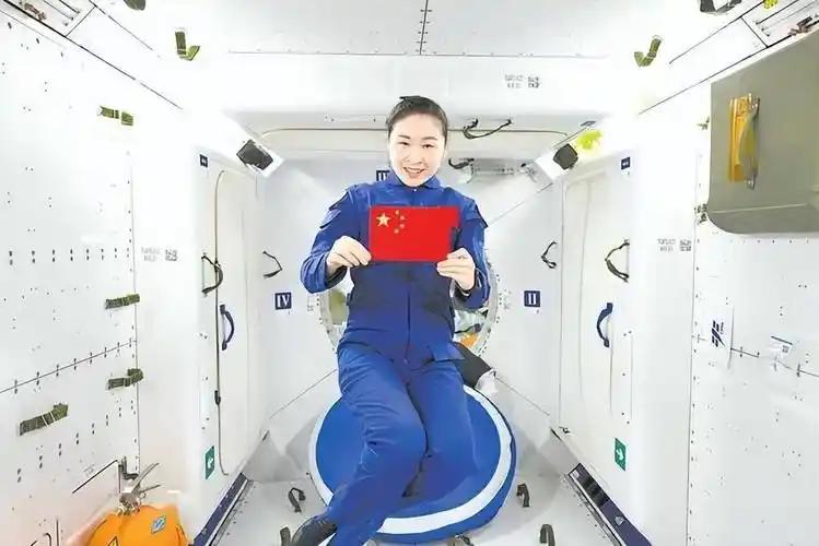 女宇航员飞向太空，为何服用避孕药？这是预防啥？