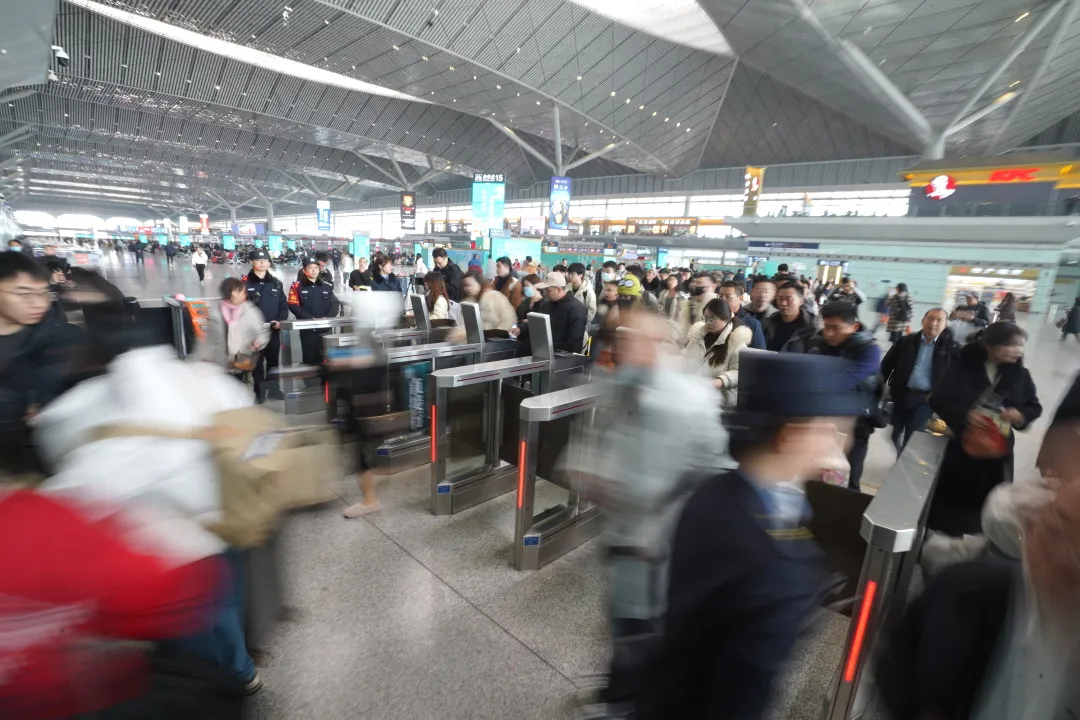 铁路节前春运车票进入发售最高峰，已累计发售车票5768万张 第3张